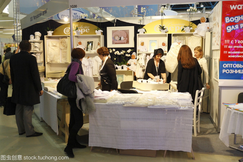 國(guó)際展覽中的母親與寶貝婚禮慶典服務(wù)